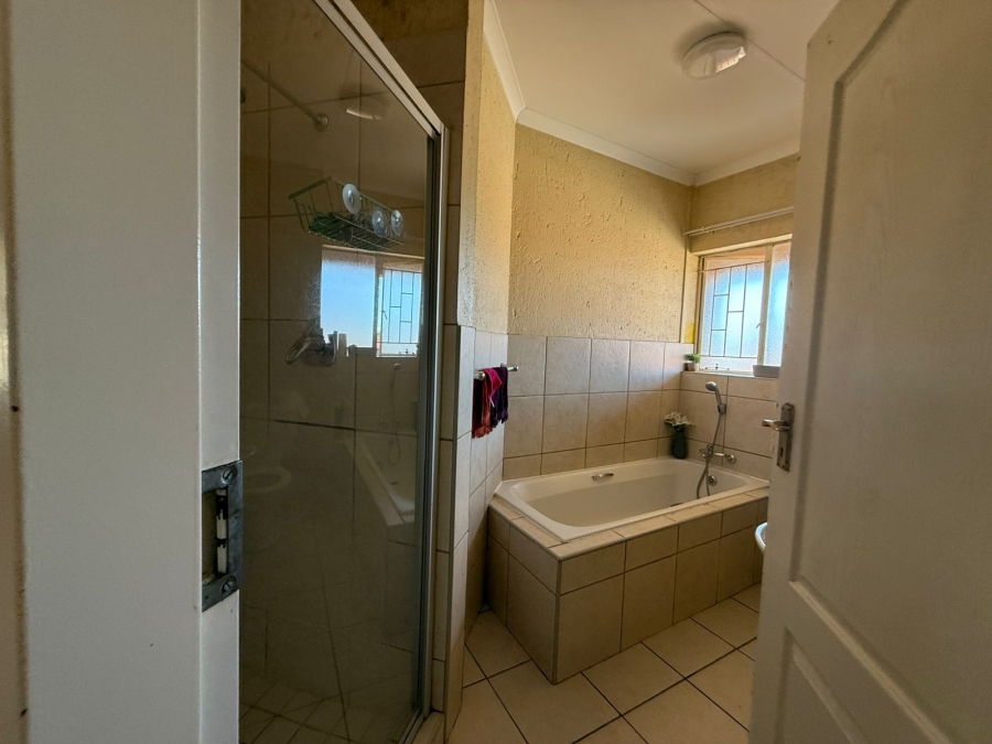 2 Bedroom Property for Sale in Rustenburg Central North West